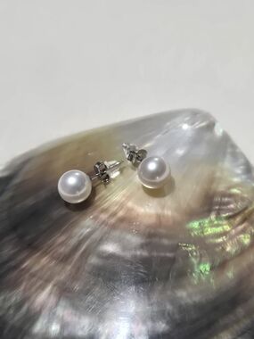 14k White Gold Naturl Pearl Stud Earrings, Never Worn